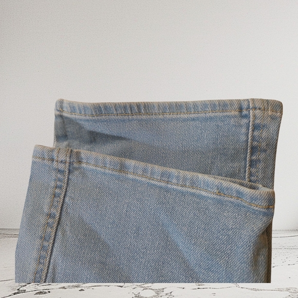 Signature By Levi's Women's High Rise Straight Leg Jean Size 8 - Picture 4 of 9